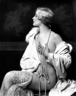 onlyoldphotography:  Alfred Cheney Johnston: Ziegfeld goddess