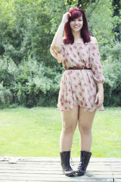 curvescultscurls:  OOTD: Flowin’ Floral  Dress: LuLu*s, Belt: