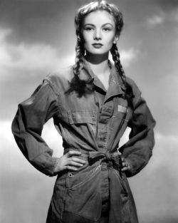 Veronica Lake, “So Proudly We Hail,” Onset Photograph,