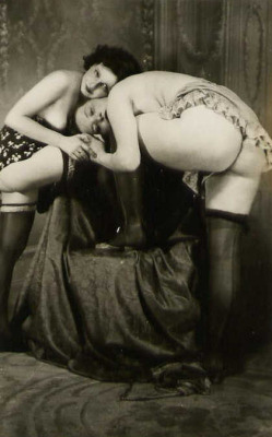 Vintage Lesbian Erotica, Unknown/Uncredited
