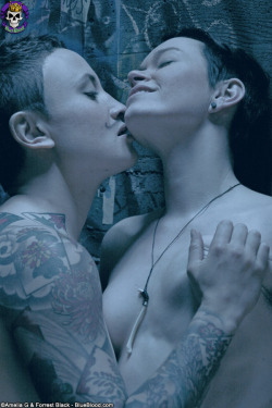 lesbianslick:  Two blue-blooded lesbians Jiz Lee and Syd Blakovich