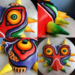 fuckyeahlink:  Majora’s Mask Cake by ~cakecrumbs 