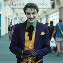 fyjoker:  justveryslightlymad:   best cosplay ever! - Direto do Instagram da @laurabuu  fasdfgsdfssdaf  Oh. 