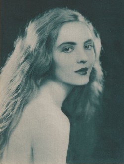 audreycoco:  Silent film star Dorothy Mackaill in Photoplay magazine,