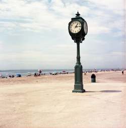 filmisgod:  Clock on the Beach, Riis Park (by triebensee) 