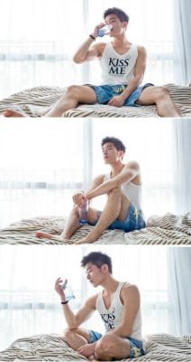 ohmyjckpop:  I wouldn’t mind having this this on my bed~ 