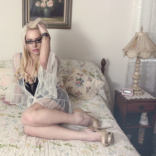 johnnyboyxo:  Innocence â¤ #nofilter #johnnyboyxo (Taken with Instagram)   Love those heels!