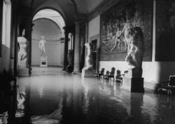 brittleglory:    The great flood in Florence. Photographed by