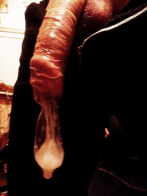 oozingasslips:  Edited from Horny Bottom in Paris 