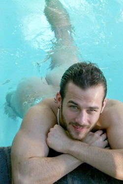 doyoulovemymen:  Kurt Madison in my pool, speedoless 