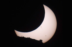 expose-the-light:  A Ring of Fire An annular eclipse, where the