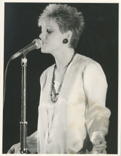 alex-atalante:   liz fraser - cocteau twins 1984    