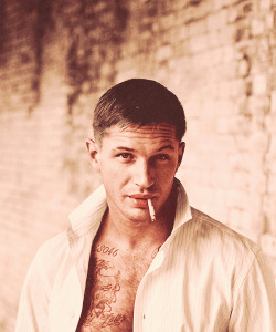 waretote:  favovite pictures of Tom Hardy: 5/50 