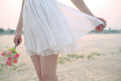 teenjournal:  Simple White Skirt