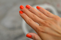 du-st:  tomato colored nails  