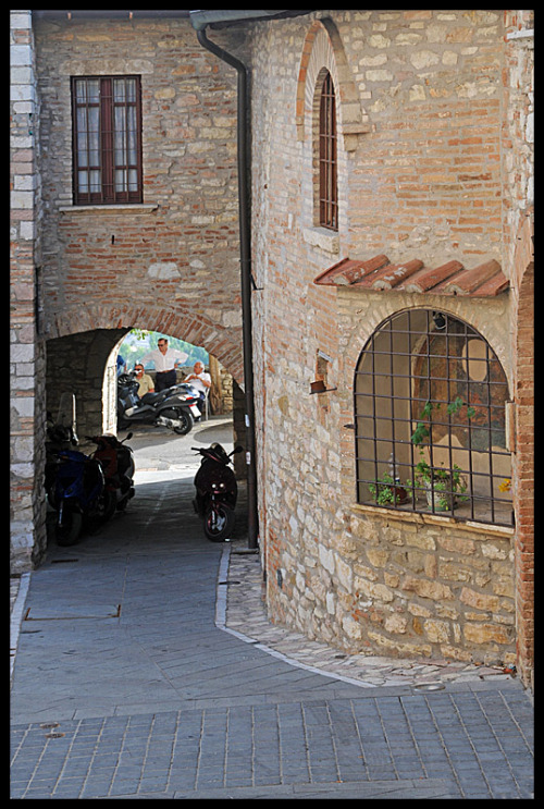 handa:  Corciano - un angolo, a photo from Perugia, Umbria | TrekEarth