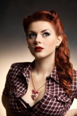 kate-mary-makeup:  The MUST of pin up girls is that red lipstick.
