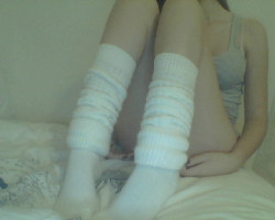 rollcakee:  wearing those baggy ko-gyaru socks to bed 