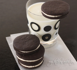 oooeygooeygoodness:  Homemade Oreos Ingredients: For the cookies:1
