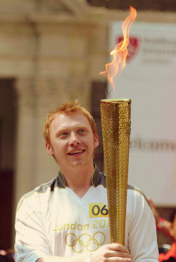 Rupert Grint carrying the Olympic Torch He’s hot.