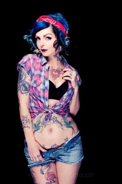 ohmygodbeautifulbitches:  Riae