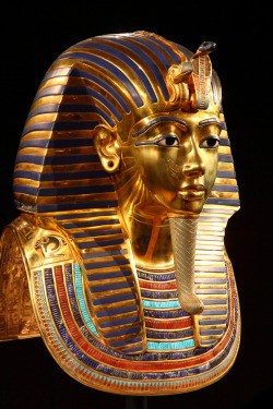 aboutegypt:  Toutankamon mask (by Thierry 78)