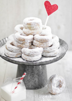 gastrogirl:  wedding doughnuts.