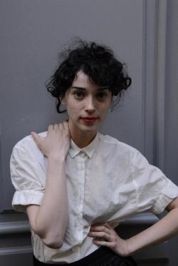 optimistof30thstreet:  16/100 pictures of Annie Clark/St. Vincent