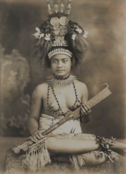 kaitaekiai:  steroge:  Samoan princess in headdress, c.1880 by