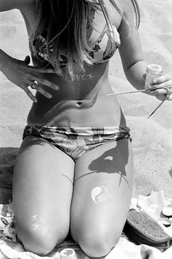 lauramcphee:  Bikini on the beach, Venice, California, 1968 (Dennis