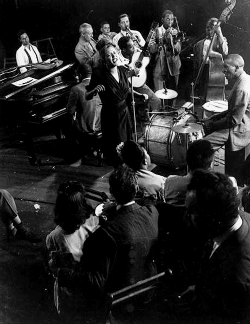 bellecs:  Billie Holiday performs, 1942, photographed by Gjon