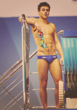 ttdaley:  4/50 pictures of Tom Daley being so attractive that