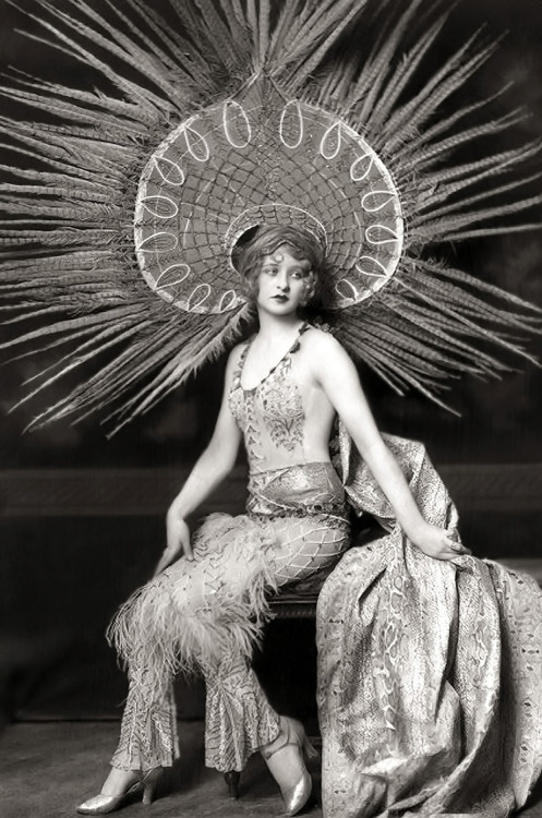 greypoppies:    Myrna Darby  –  ‘Ziegfeld Follies’ showgirl..