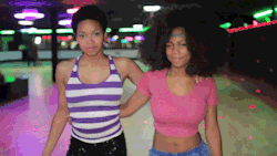 curvesincolor:  Roller Girls.  