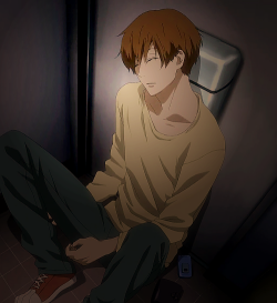  Shimao-kun was sleeping in the doorway, his shoes still on.He