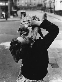 lauramcphee:  Girl with cat, Southam Street, London, 1957 (Roger