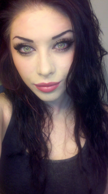  :o nothing like pretty green eyes :) i could spent a day lost