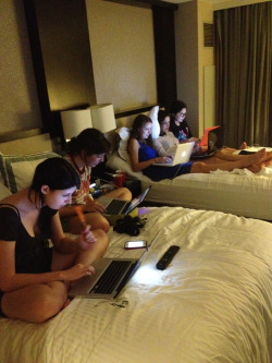 albrie:  lanceterry:  albrie:  when 6 bloggers share a hotel