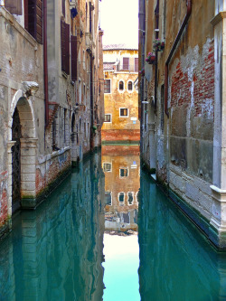 davidtendresse:  The blue waters of Venice  Les eaux bleues de