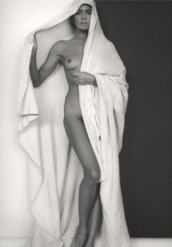 m-as-tu-vu:  By Robert MappLethorpe - MaybeLLe, 1982.