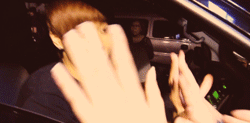 babosaur:  how sunggyu shows his love to fans in a car. 
