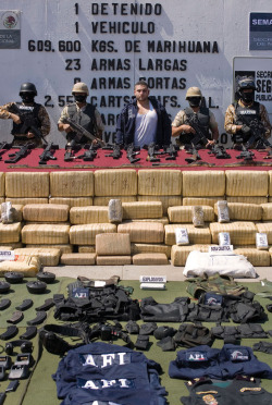 420drugsandtits:  drugwar:  Mexico’s Raging Drug Wars  1 detained