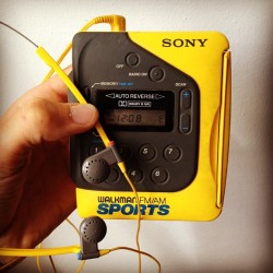 alessandroschneider:  Sony Walkman FM/AM Sports #walkman#sony#yellow