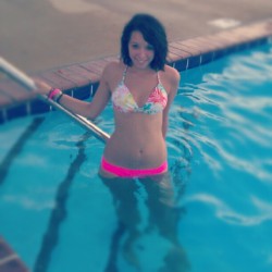 jordanlikestoderp:  Poolside, forever~ #Tennessee (Taken with