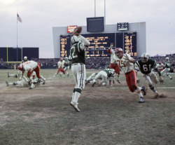 siphotos:  Jets quarterback Joe Namath attempts a pass during