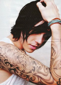 hotguyswithink:  A little piece of Kellin Quinn. - Hot Guys With