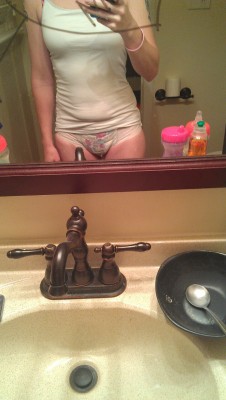 saggydiapers:  pjslittlegirl:  Getting ready for work.      