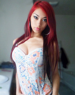  nothing like a beautiful lady w/ red hair 8)