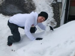 fellinsnookerlove:  Neil on snow.  Kocie… xDD