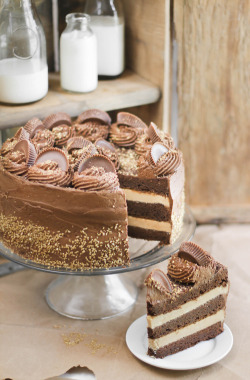 gastrogirl:  peanut butter cup brownie cake. 